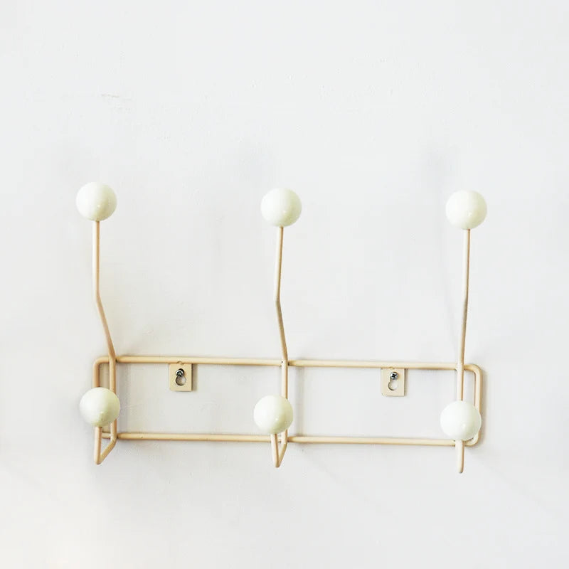 Nordivo | Minimalistische ijzeren wandkapstok met houten accenten